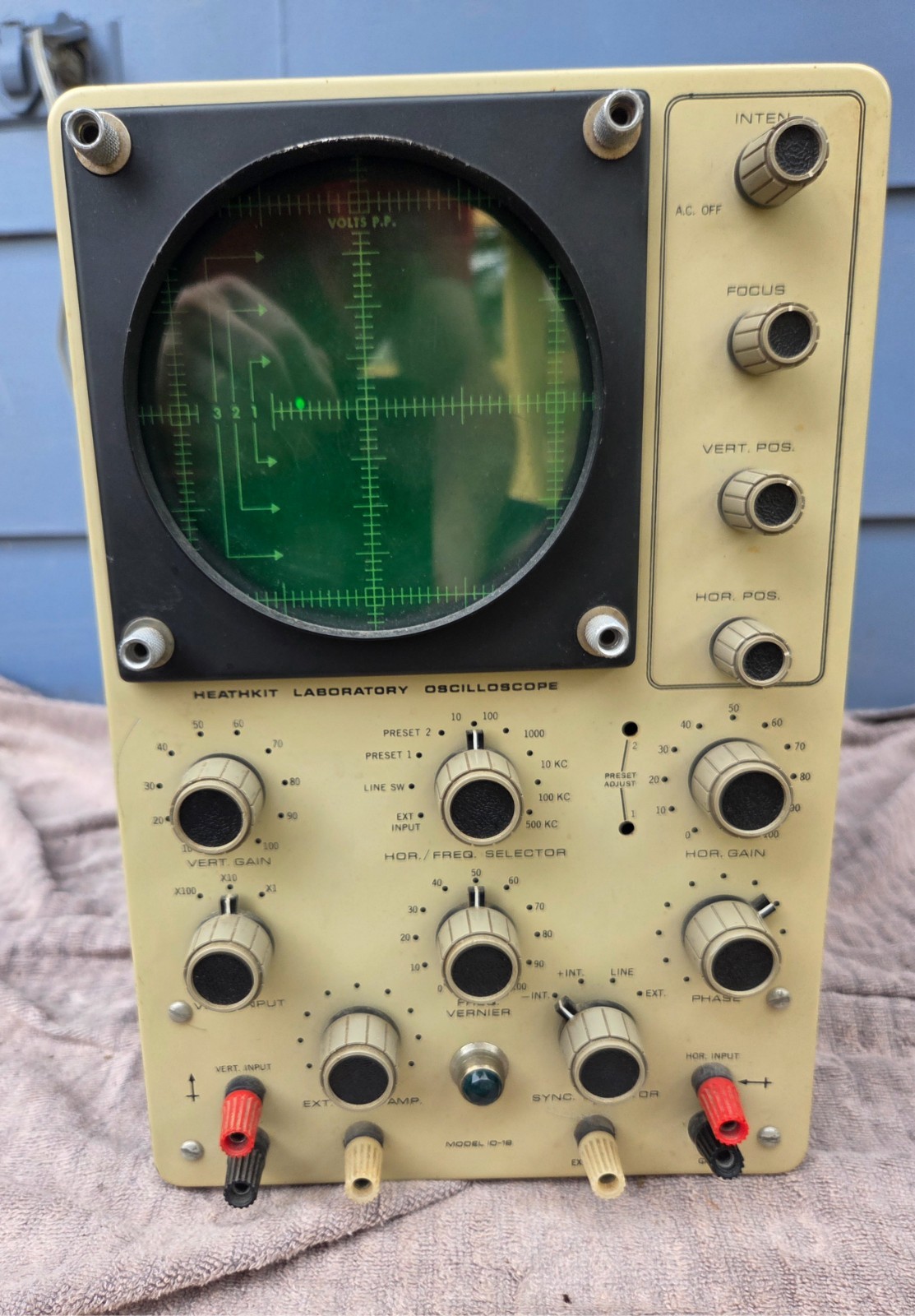 Vintage Heathkit IO-18 (10-18) Laboratory Oscilloscope - Powers On Bright Dot