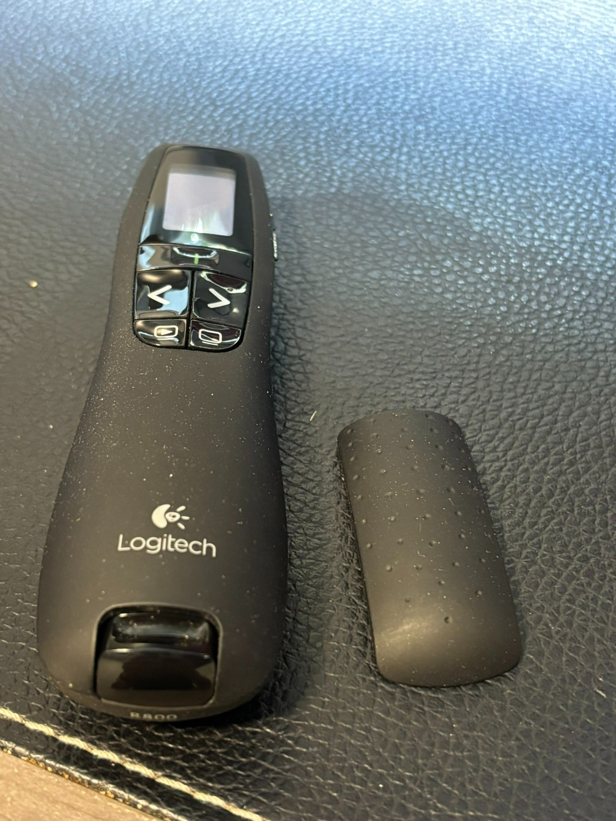 Logitech R800 LCD Laser Presentation Remote