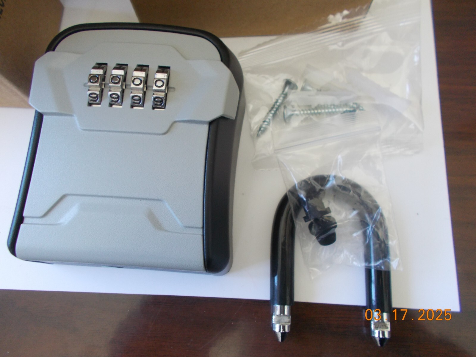 New Puroma LB231 Door Hanger Lock Box with 4 Number Combination, No instructions