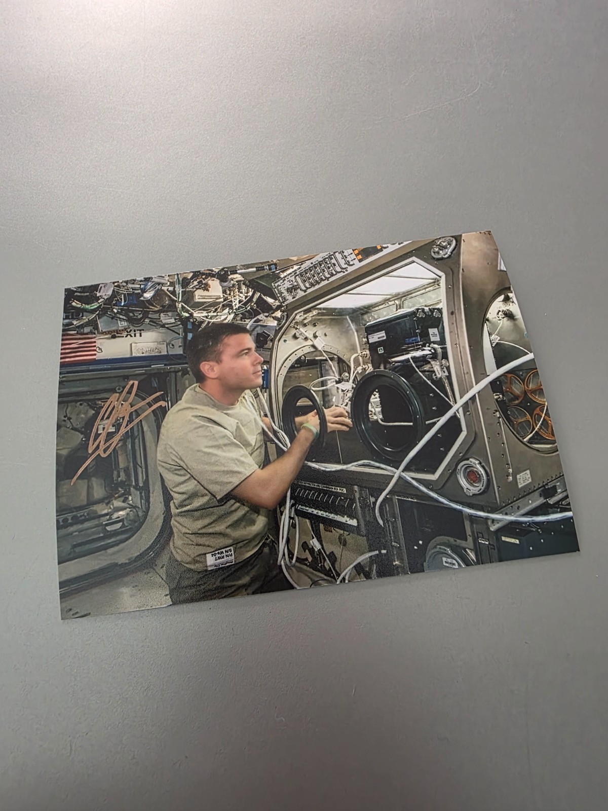 Reid Wiseman - Repro Autograph - Approx 09x12 (1510)