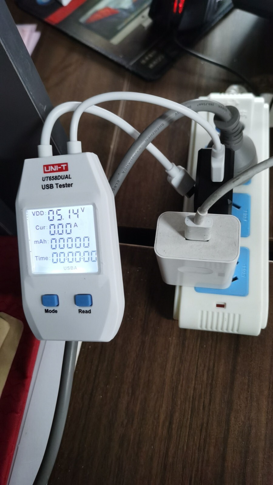 UNI-T LCD Digital USB Tester Power Capacity Volt Current Energy Detector Meter