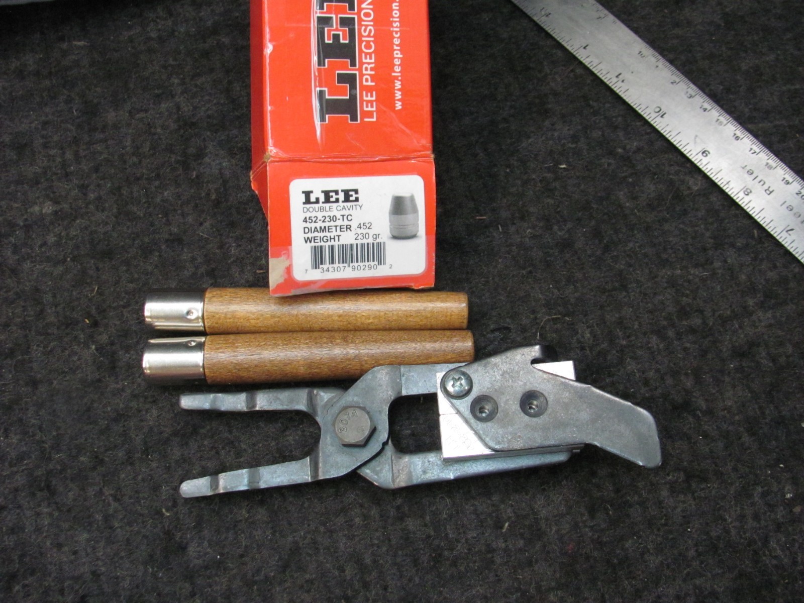 LEE 90290 452-230-TC .452 DIA  230 GRAIN 2-CAVITY BULLET MOLD 45ACP 45 COLT
