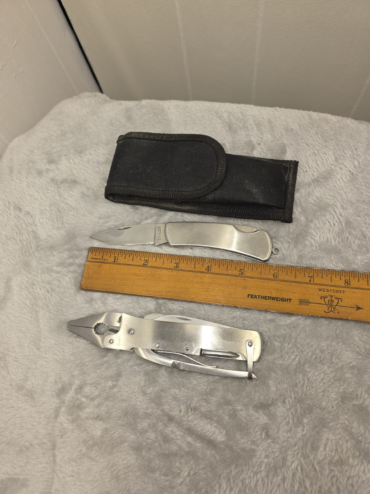 Multi-Tool with pocket knife with sheath with belt loop