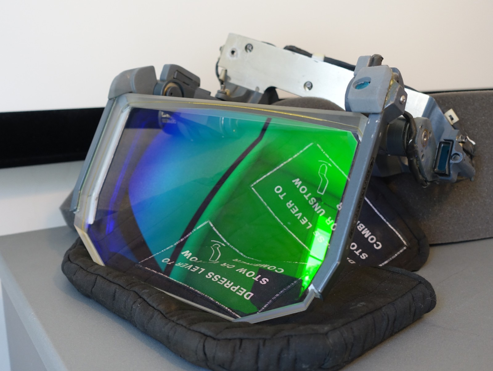 Collins Flight Dynamics HUD Combiner Unit – For Boeing 727
