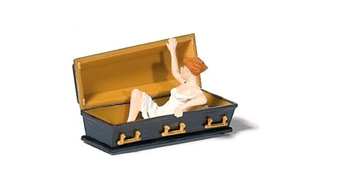 HO scale Preiser Individual Figure # 29112 FEMALE VAMPIRE Holding Coffin Lid