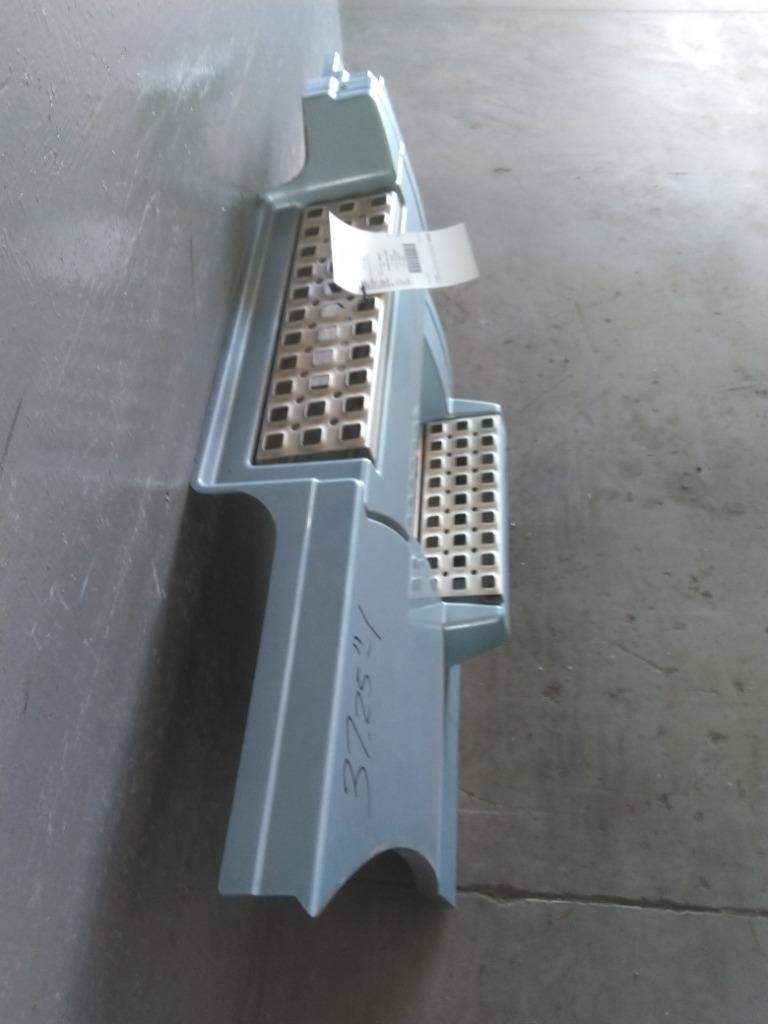 For 2013 VOLVO VNL SIDE FAIRING Right , IL