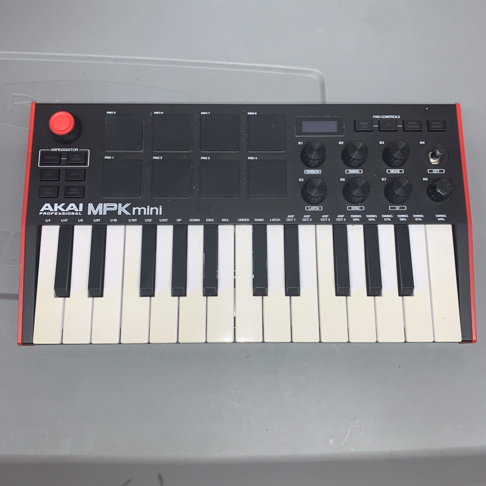 AKAI MPK Mini 25 Key USB MIDI Controller W/ 8 Drum Pads & 8 Knobs (missing 1)
