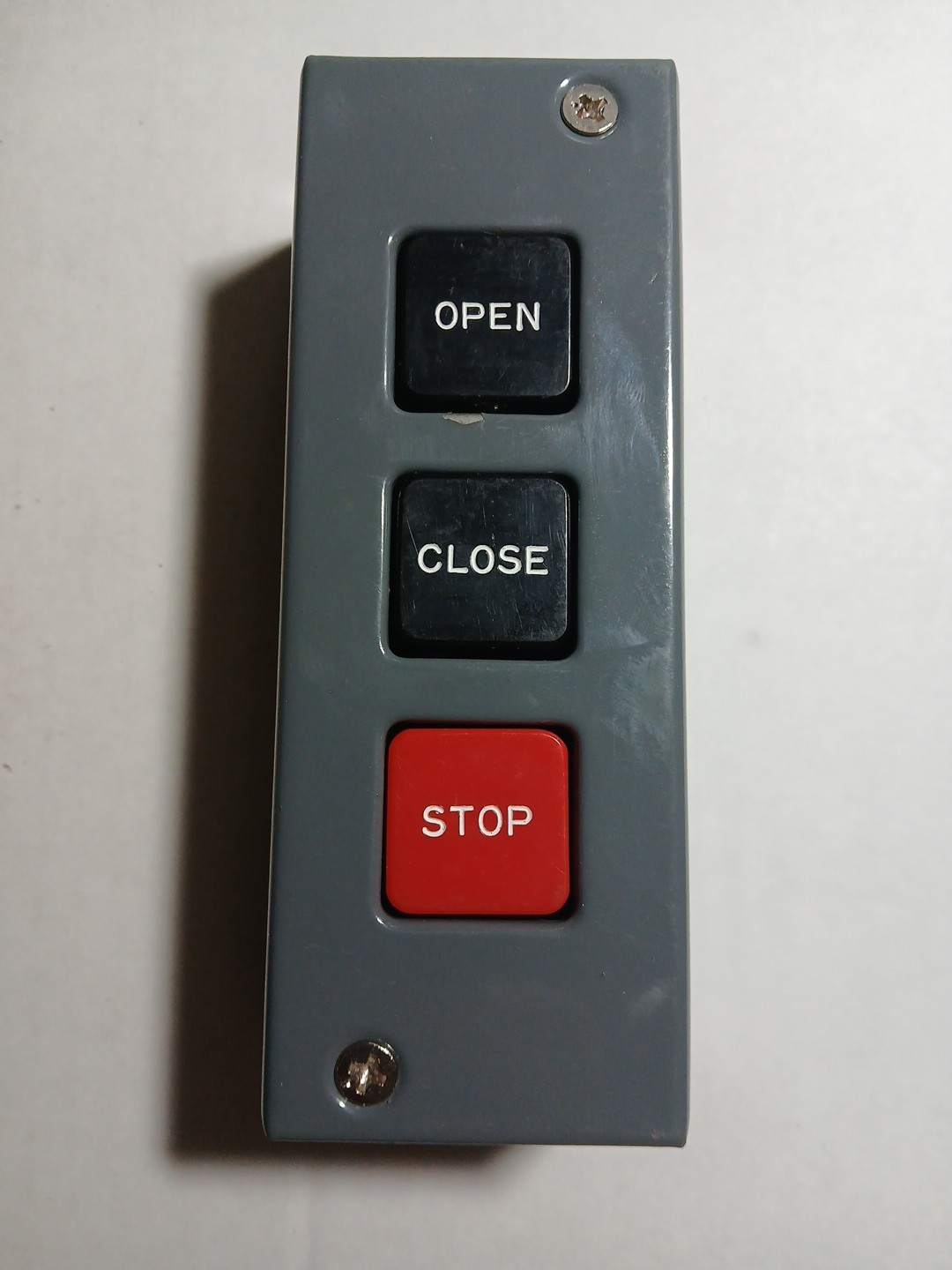 EASTERN MOTOR CONTROLS PB-3 3-BUTTON GARAGE DOOR OPENER STATION OPEN CLOSE STOP