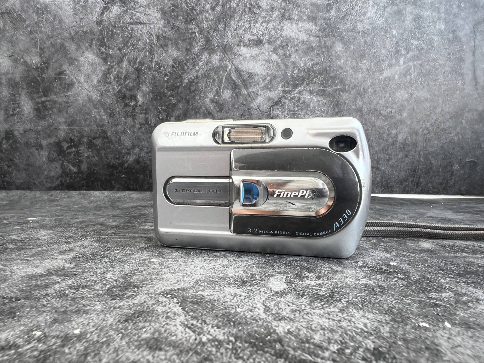 Fujifilm Digital Camera FinePix A330 3.2MP Silver Retro 2000s digicam