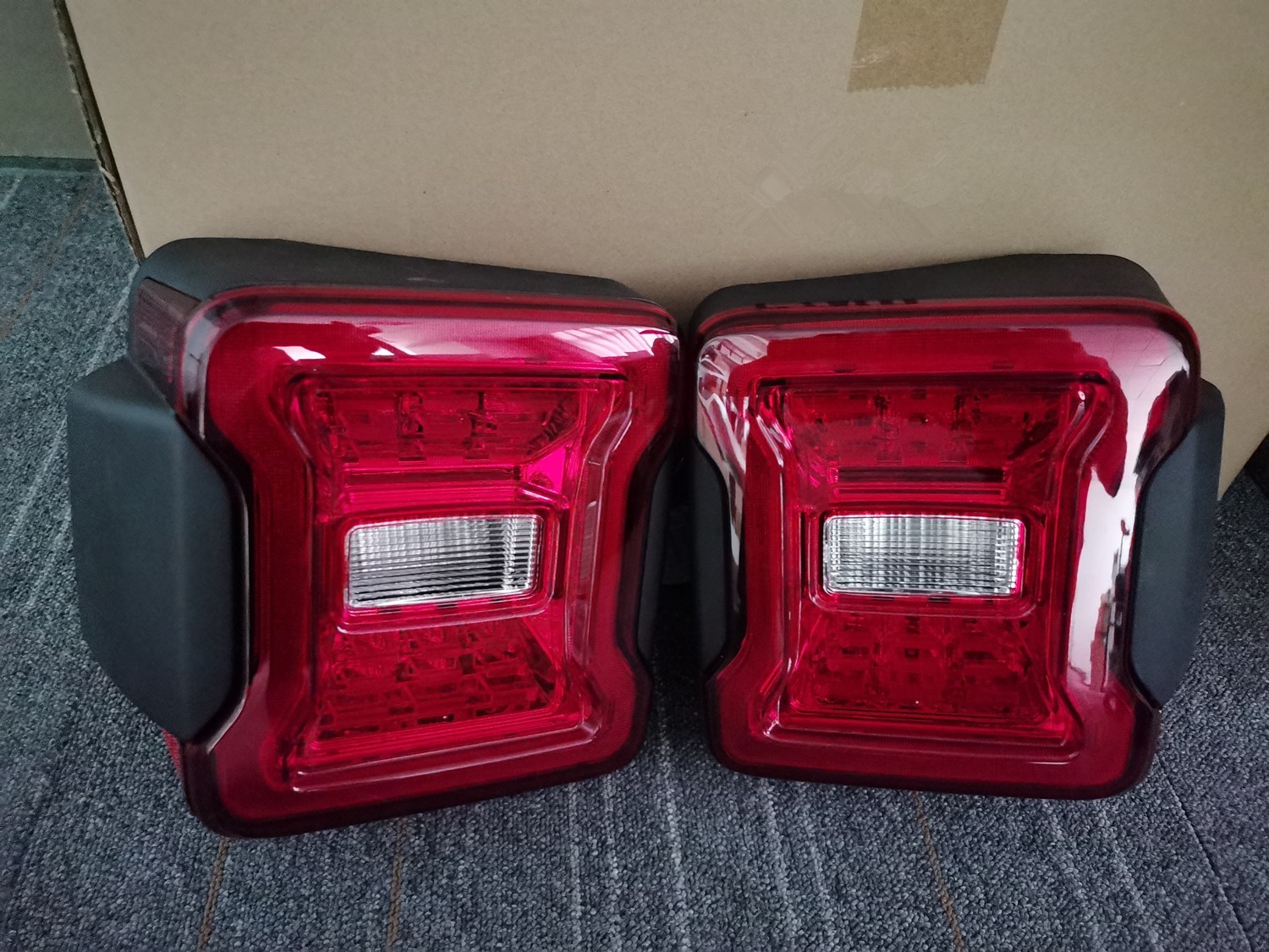 Pair Red Lens Rear LED Tail Lights Assembly Lamps For Jeep Wrangler JK 2007-2017