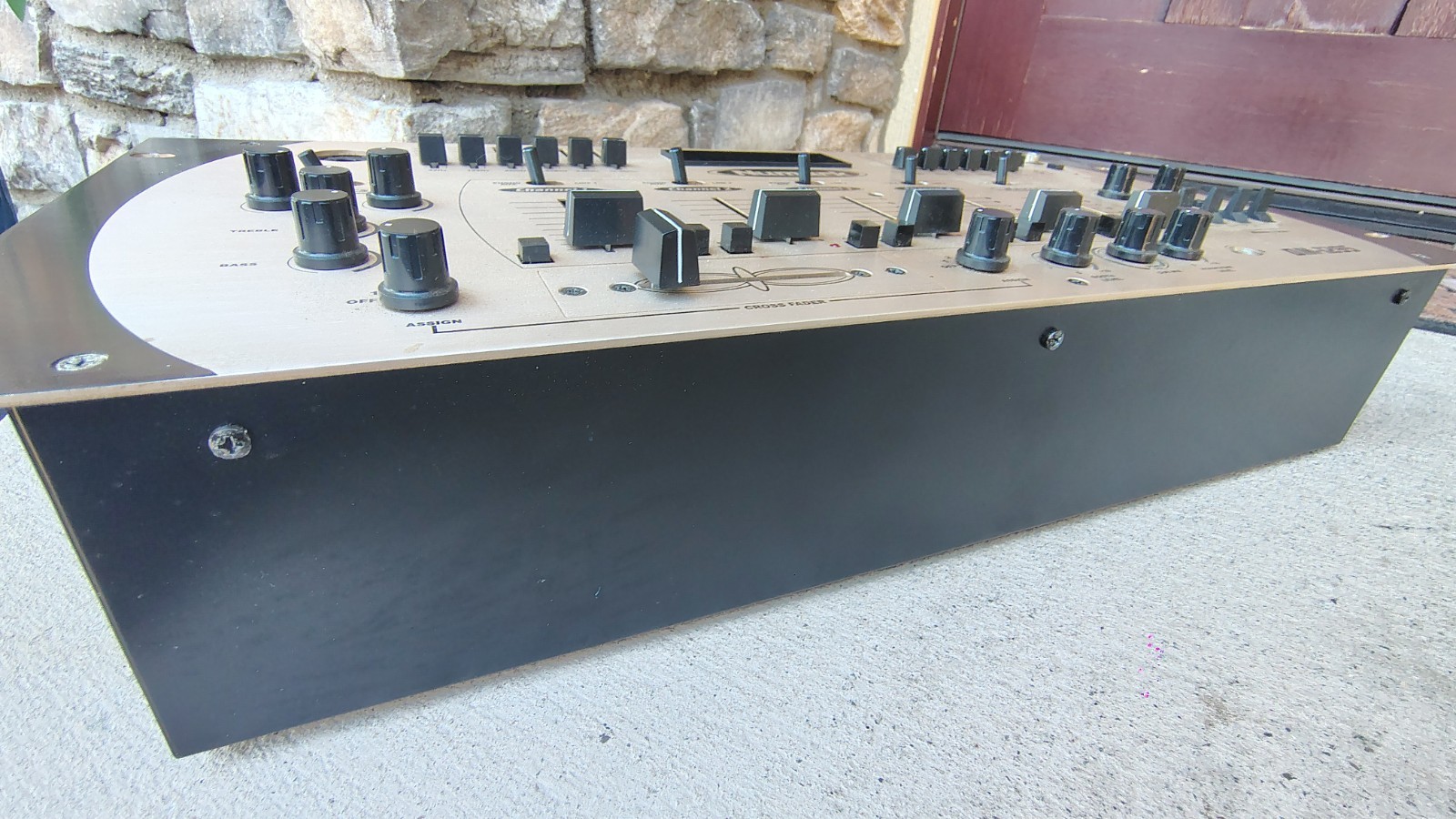 Numark DM1295 4-Channel Rackmount DJ Mixer Digital Sampling With Mic And Light
