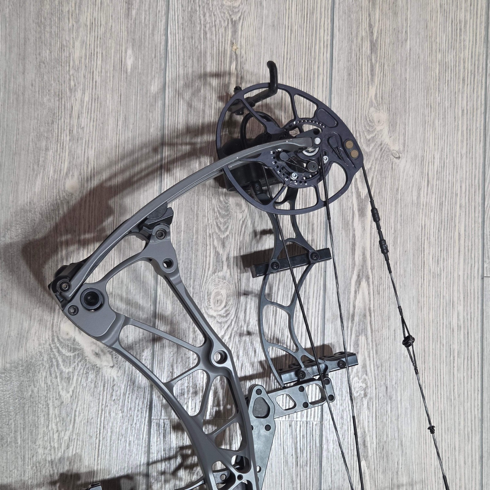 Used Bowtech Revolt 30" 70lb RH Gray Bow