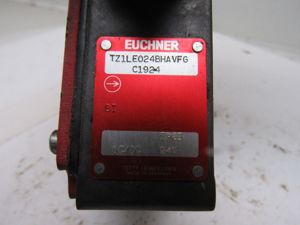 Euchner TZ1LE024BHAVFG Mechanical Release Safety Switch W/Actuator