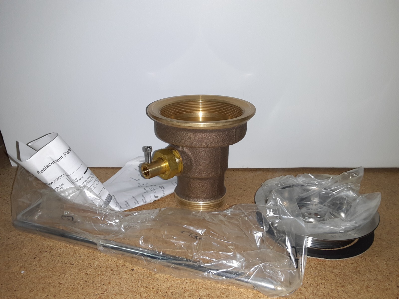 Fisher 22349 Locking Basket Strainer New Open Box