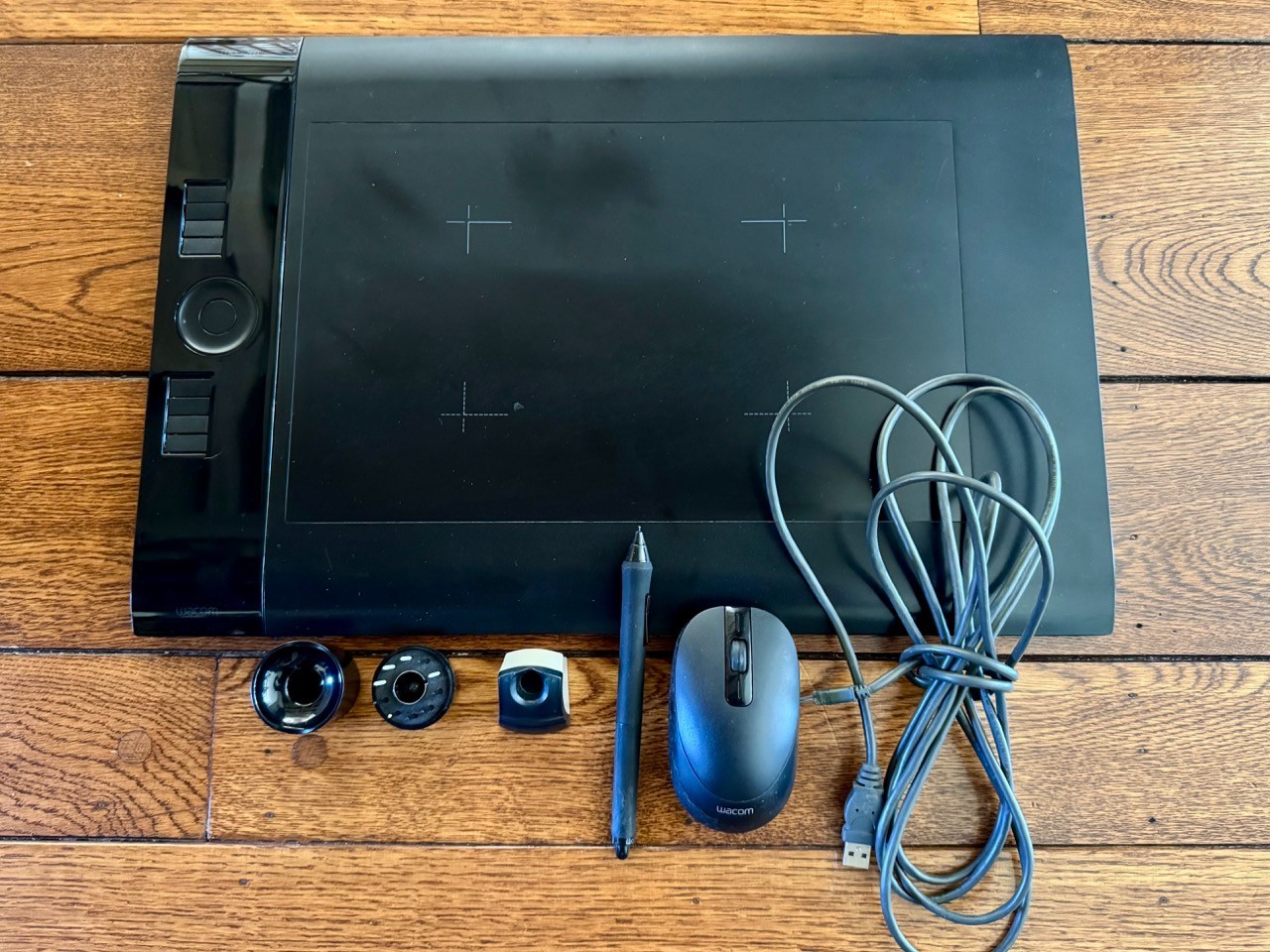 Wacom Intuos4 Large PTK-840 Tablet w/ Pen, Mouse, Cable, 10 Nibs