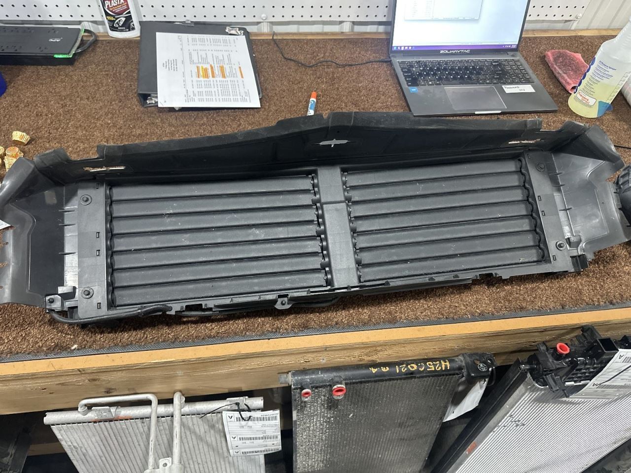 Air Shutter Upper LT Fits 22-25 TRAILBLAZER 2079127