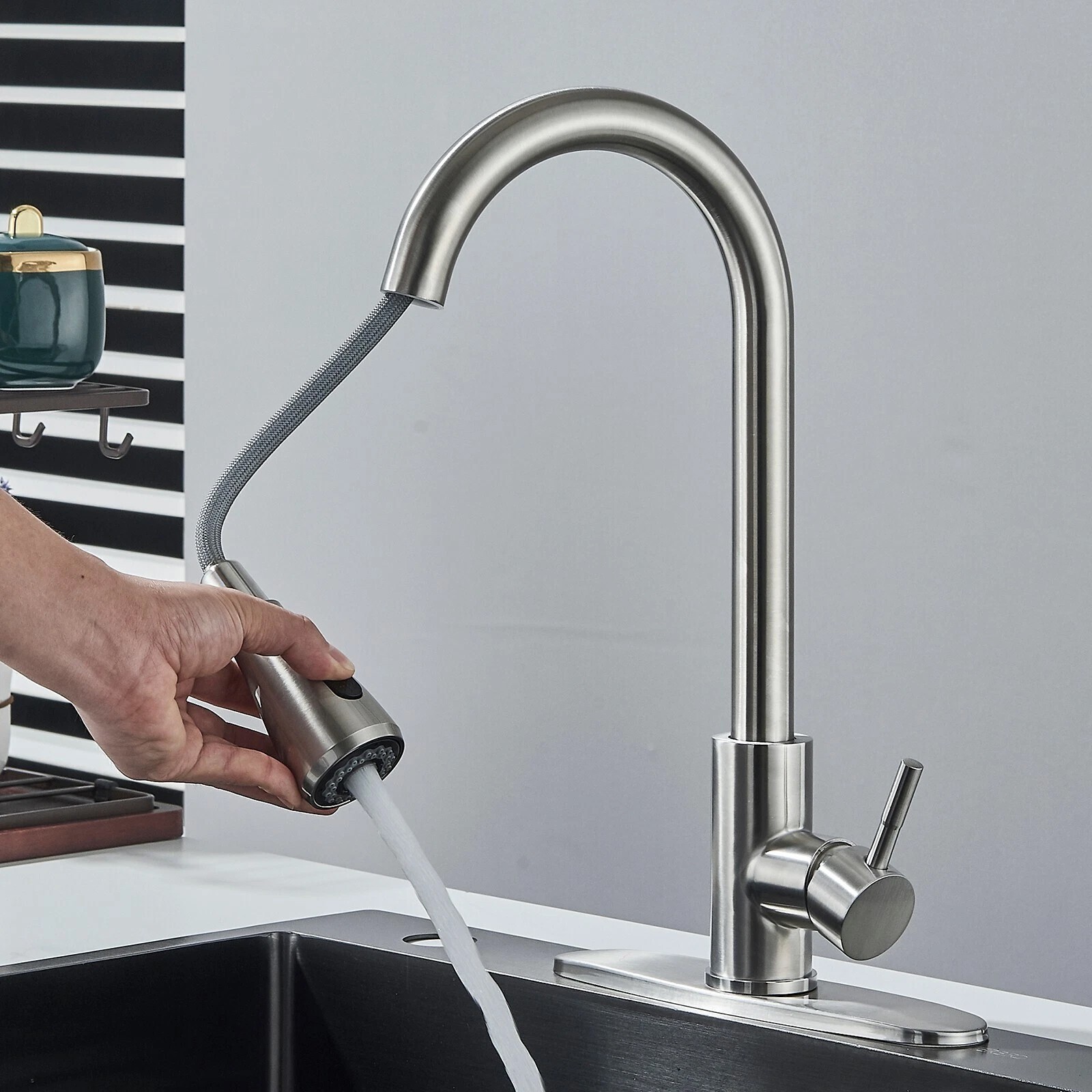Stainless Steel Kitchen Faucet Single Handle Pull Down Sprayer with Deck Plate