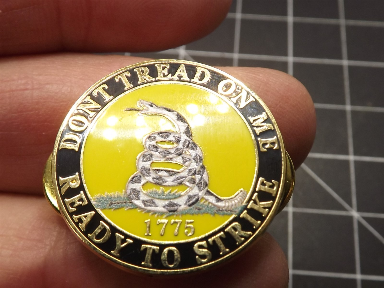 FREE SHIP Lapel Pin "DON'T TREAD ON ME" READY TO STRIKE 1775 1"