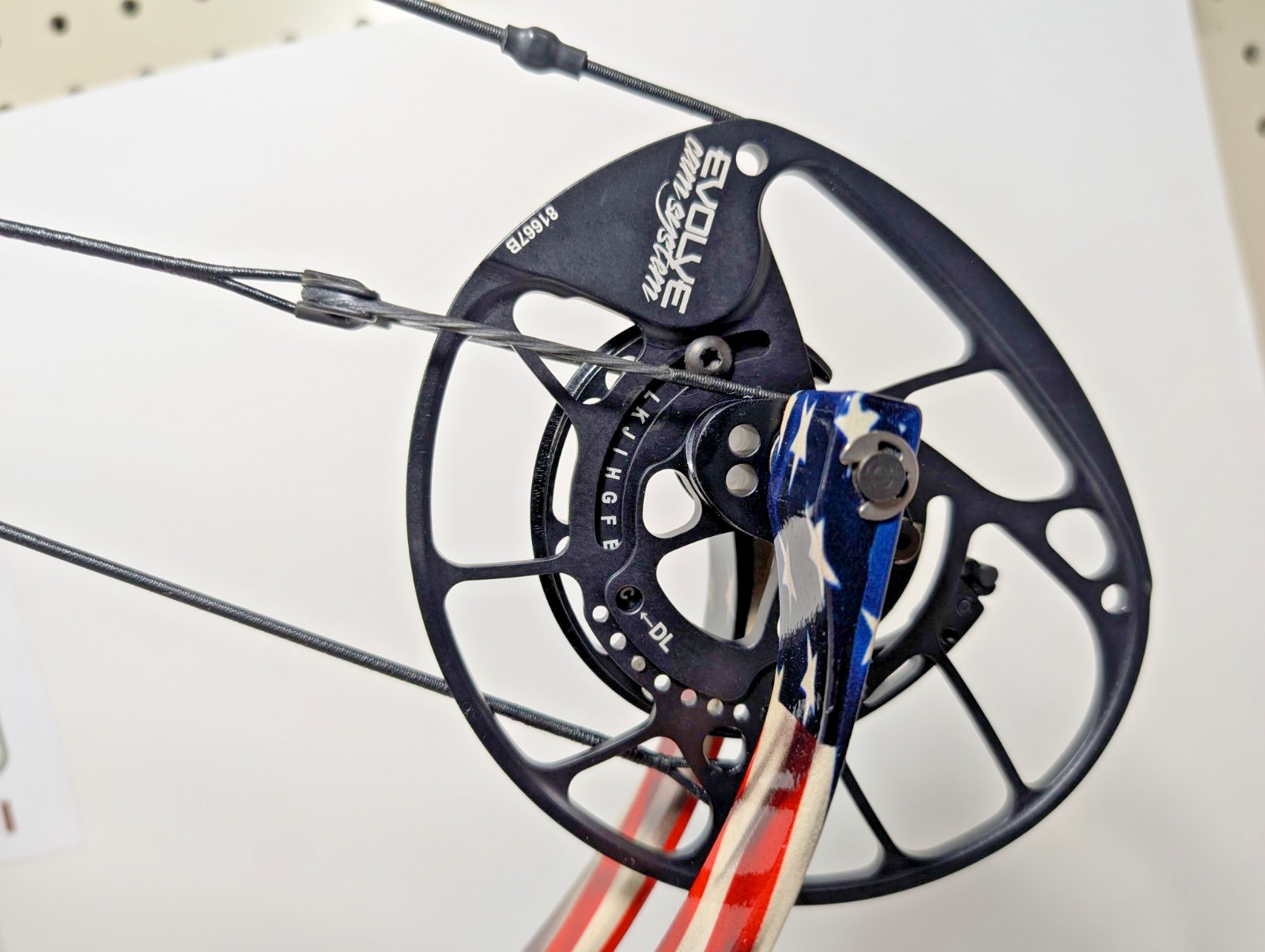 PSE Evo Nxt 33 Compound Bow Pkg! 26.5-32" 60-70#'s RIGHT HAND! American Flag!