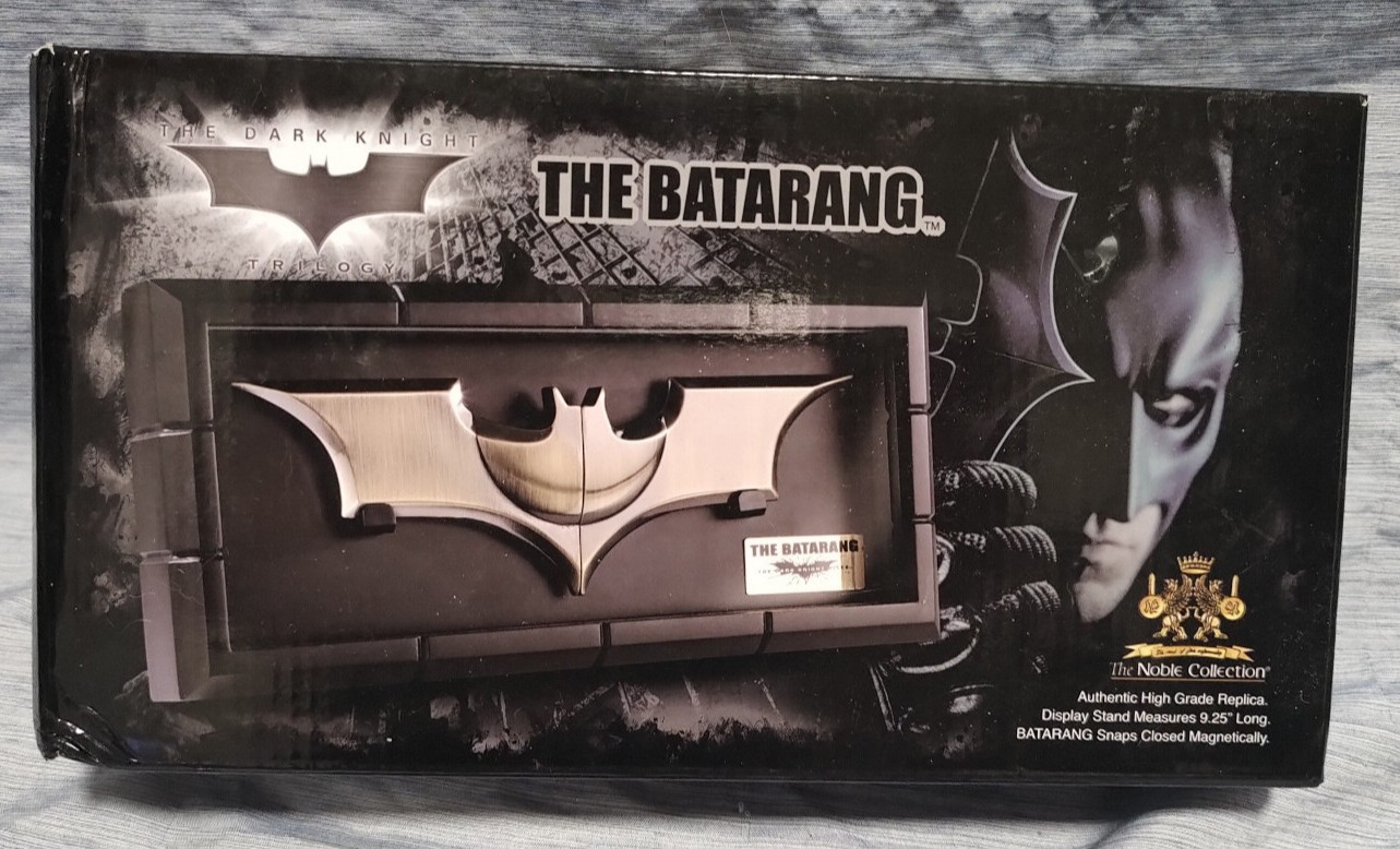 *New Batman Dark Knight The Batarang Prop Replica 1:1 The Noble Collection Read!
