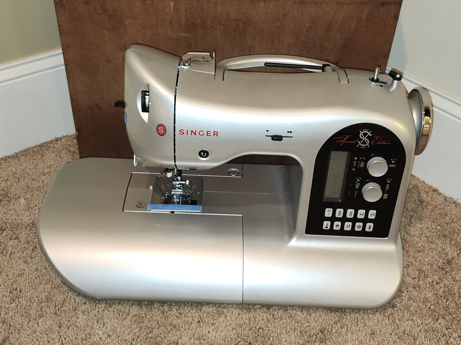 SINGER 90S Special Edition Computerized Portable Sewing Machine w/ LCD Screen