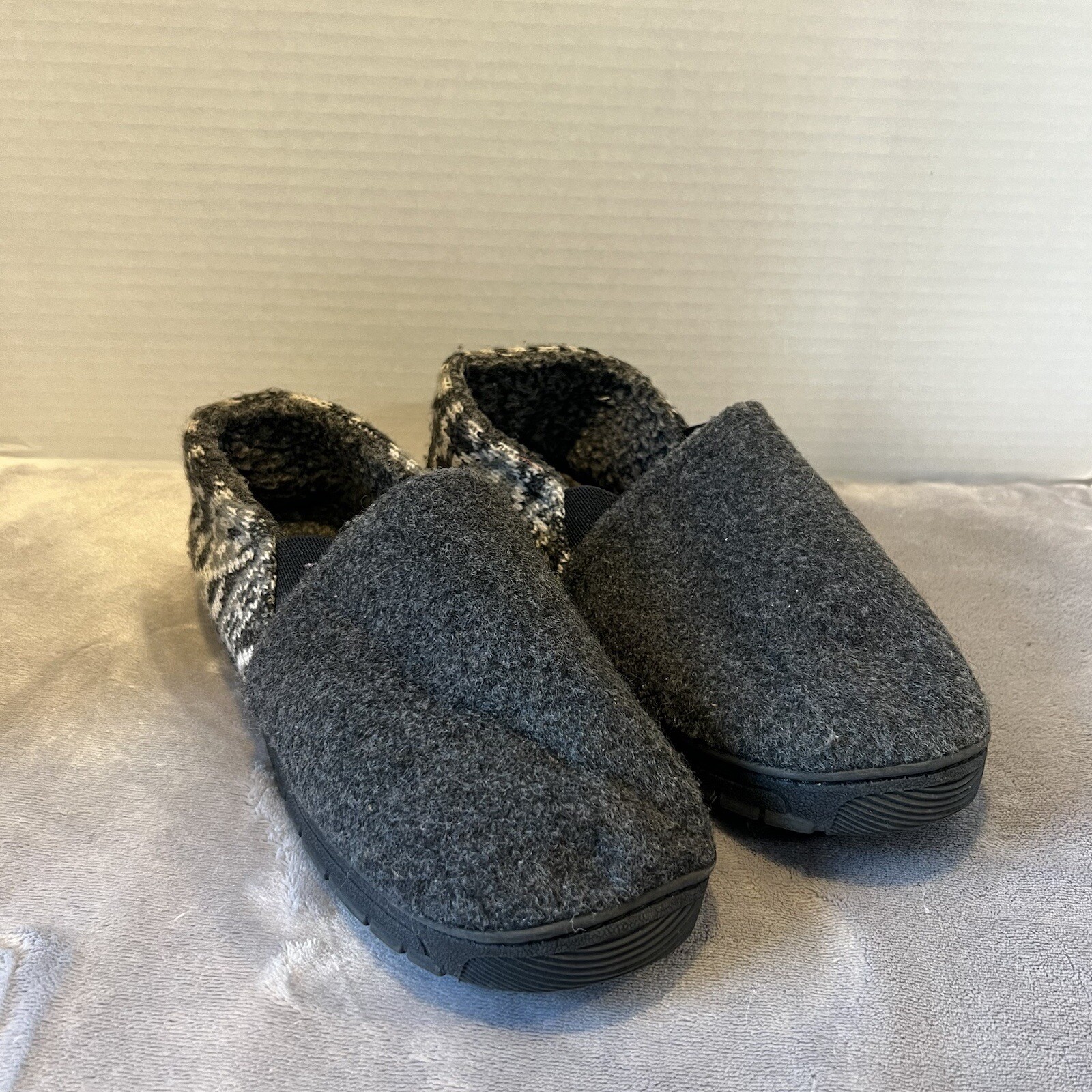 Muk Luks Mens Slippers Gray White Aztec Print Wool Size Medium 10-11 Elasticated