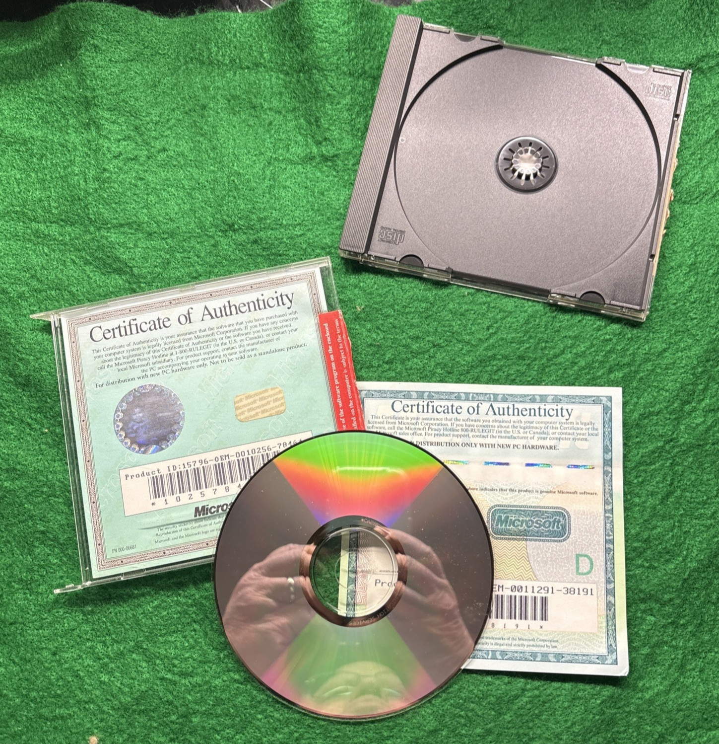 Microsoft Windows 95 installation CD with manual and COA/Product Key x2