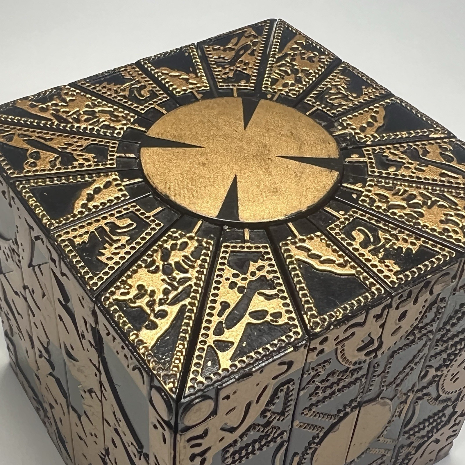 Hellraiser Lament Configuration Transforming Puzzle Box 2-in-1 Heavy 9.56 oz