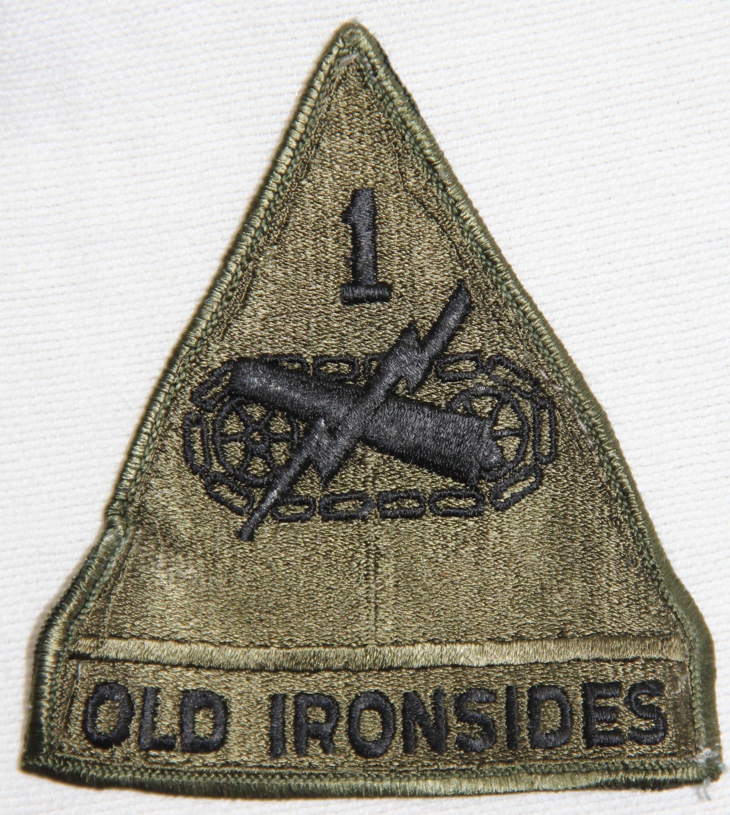 ORIGINAL U.S. ARMY 1ST ARMORED DIVISION PATCH, SUBDUED