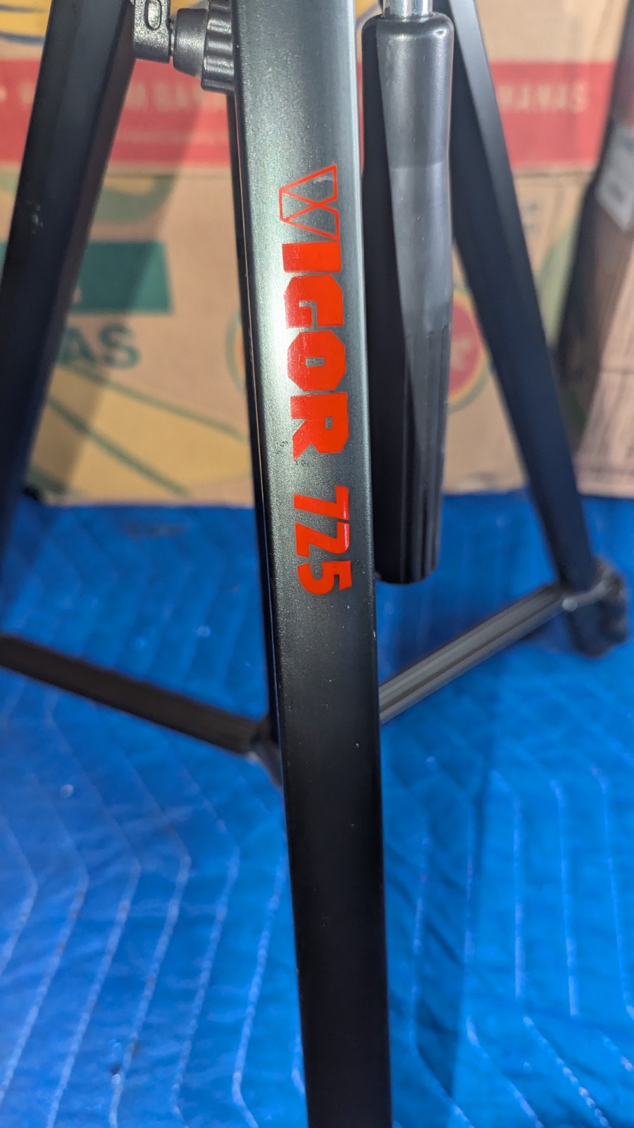 Vigor 725 Fluid Dynamic Tripod 21" - 45" Inch