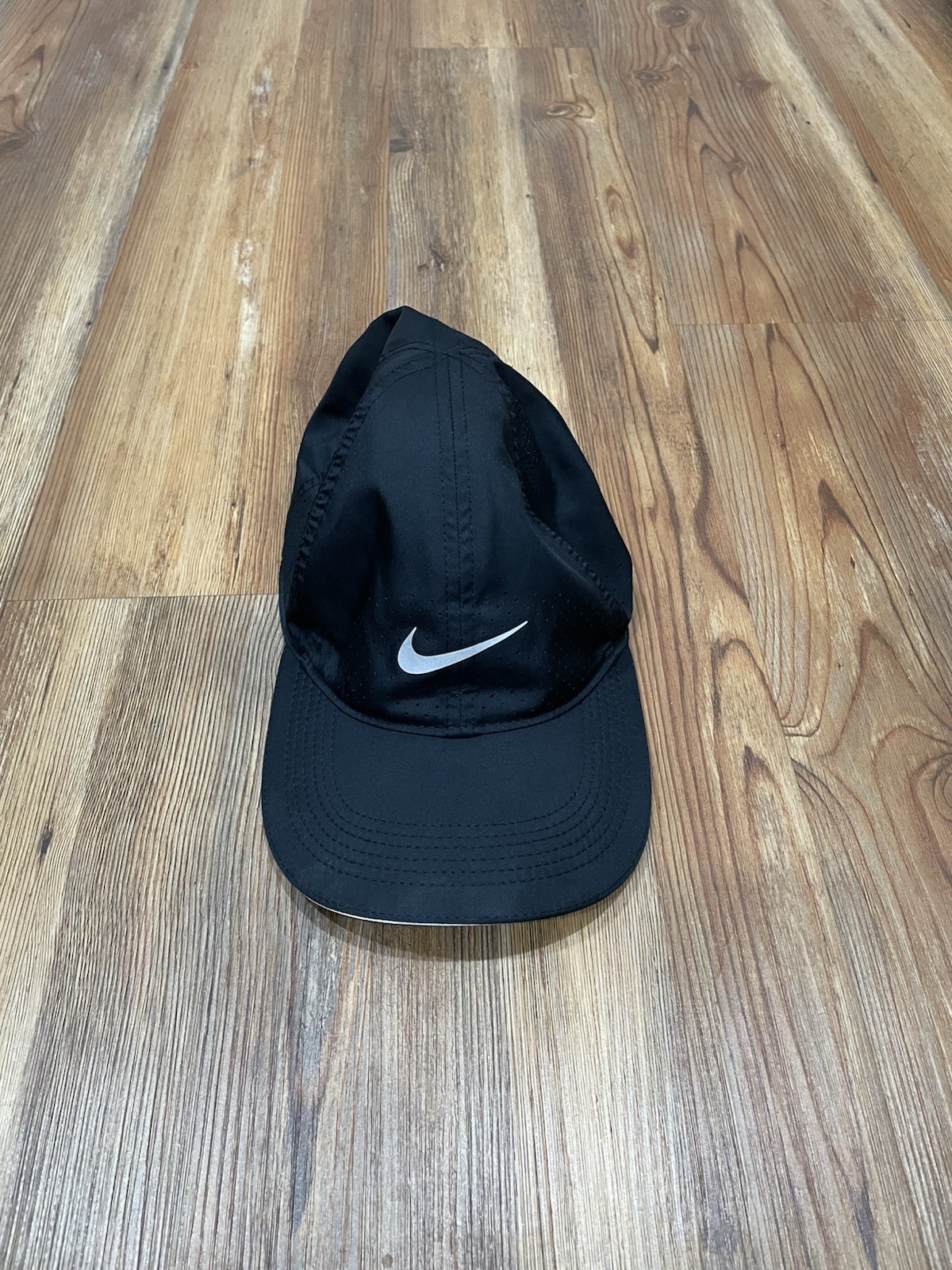 Nike Featherlight Dri Fit Black Running Hat Cap Swoosh Logo Athletic Performance