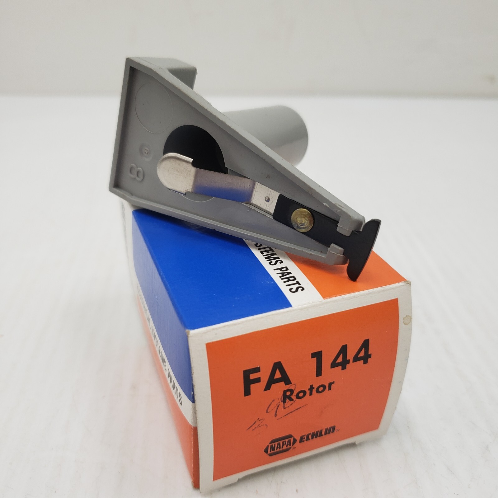 NAPA ECHLIN FA 144 Distributor Rotor New Old Stock