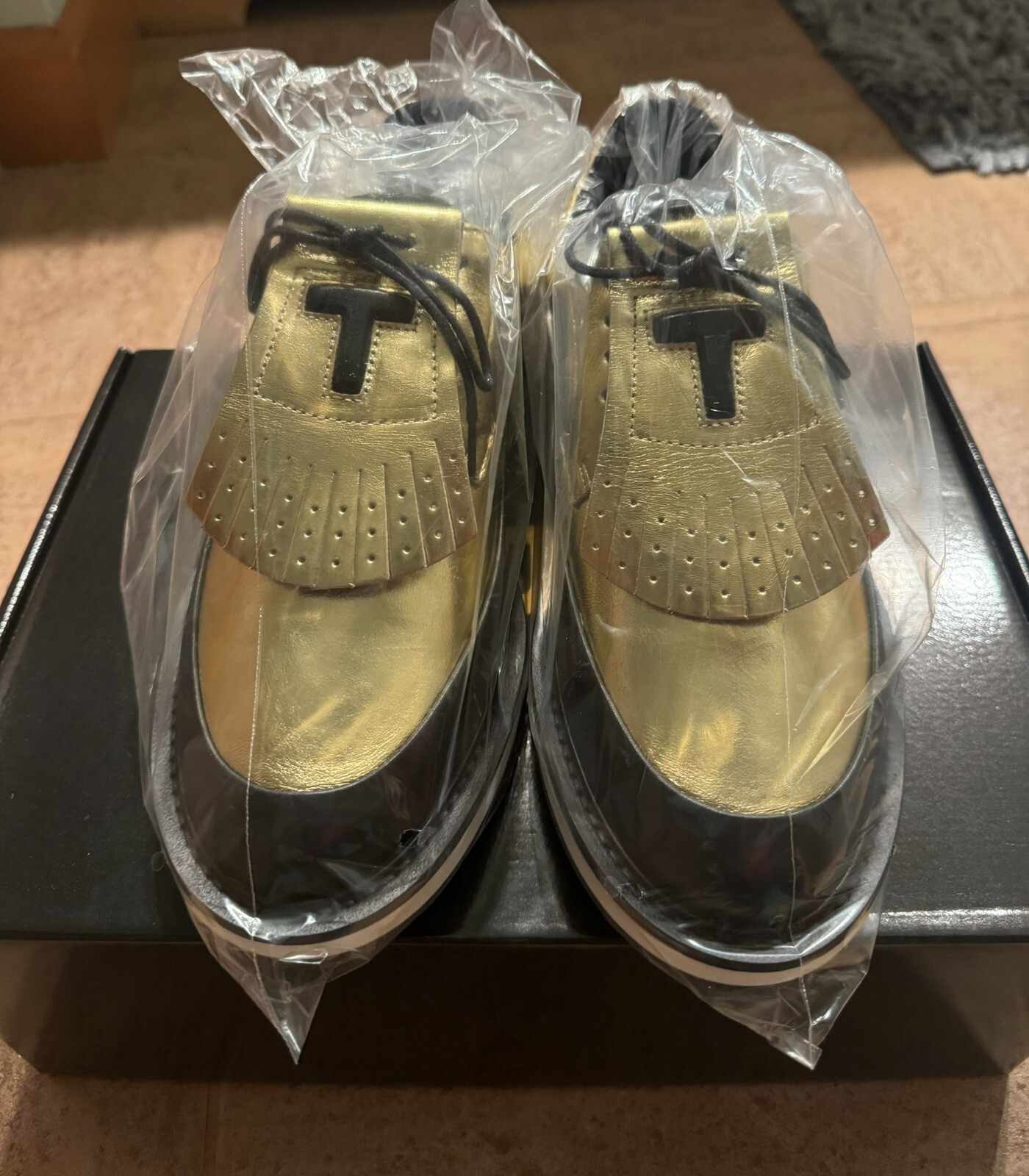 Donald Trump Presidential Golf Shoes Gold Size 7 LIMITED TO 1000. 33/1000. New