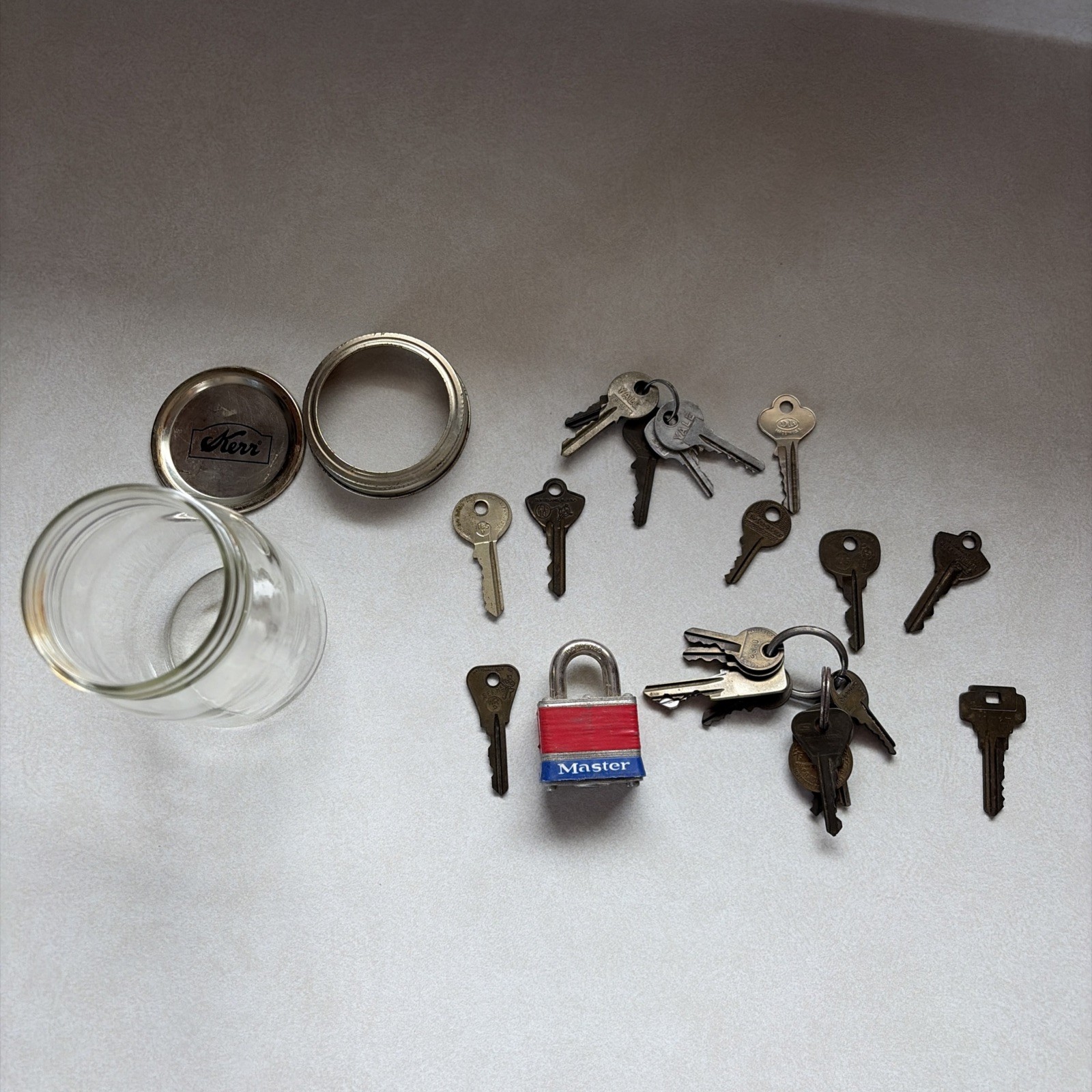 Lot Vintage Assorted Metal Keys Home Auto Lock In Kerr Mason Jar Yale National +