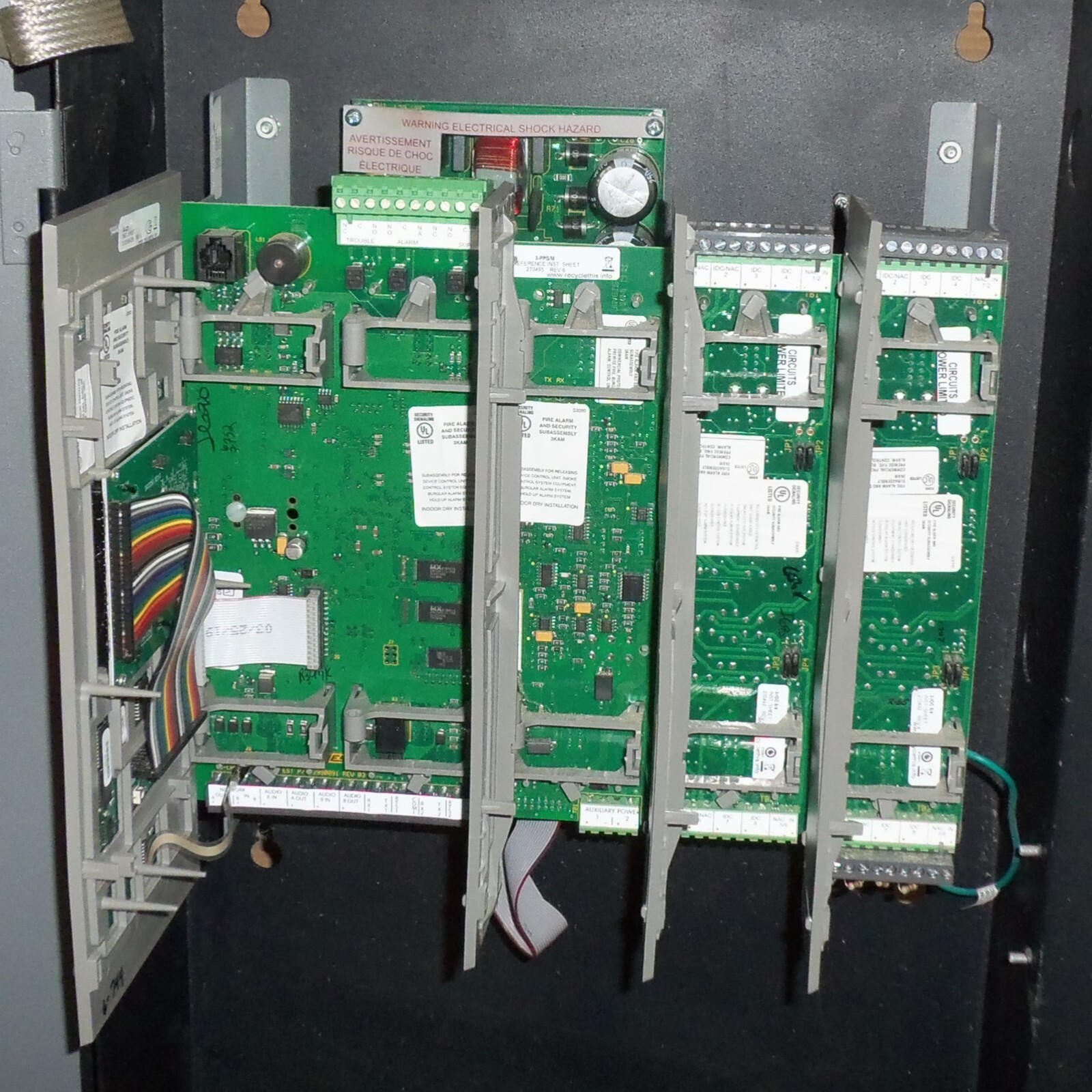 EDWARDS EST3 COMMERCIAL FIRE ALARM SECURITY EMERGENCY PANEL CONTROL UNIT W/ KEY