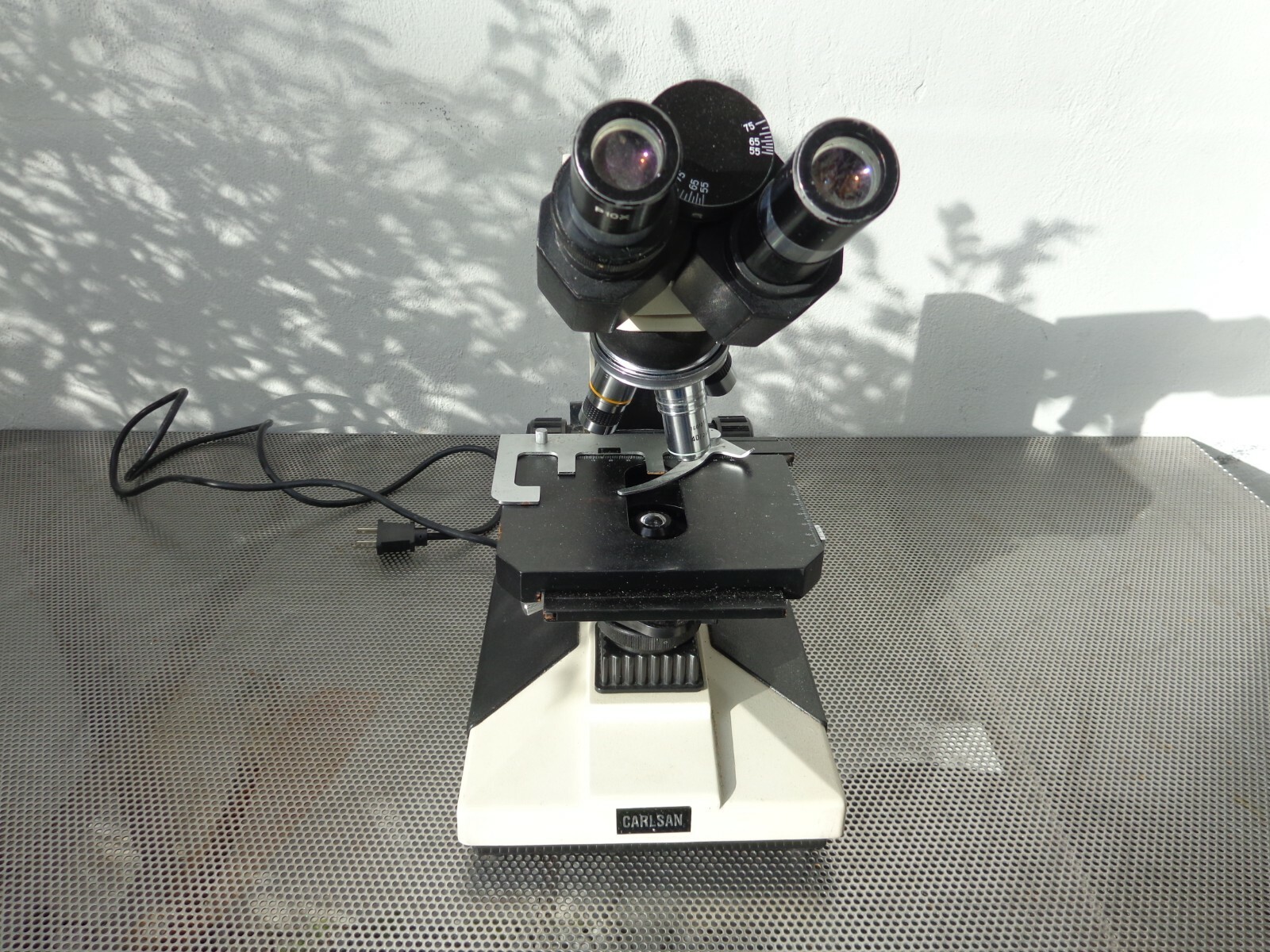 Carlsan Fisher Scientific Microscope with 4 Objective 4X 10X 40X 100X