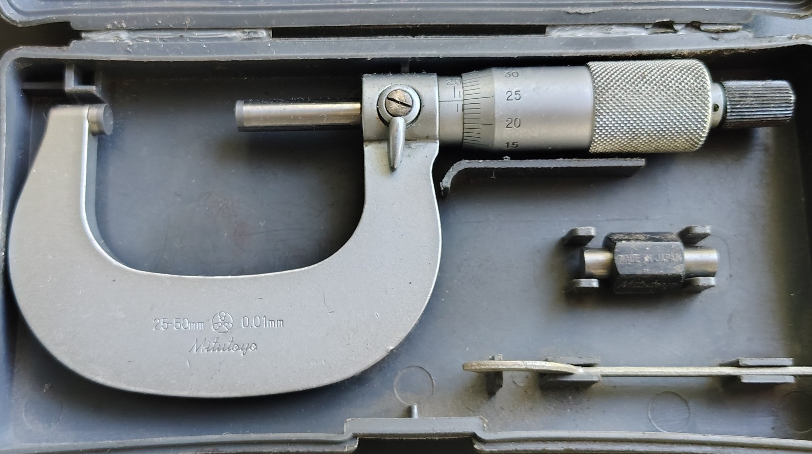 🗽 VINTAGE 25-50mm CARBIDE TIPPED MITUTOYO MICROMETER  MACHINIST/ TOOLMAKER