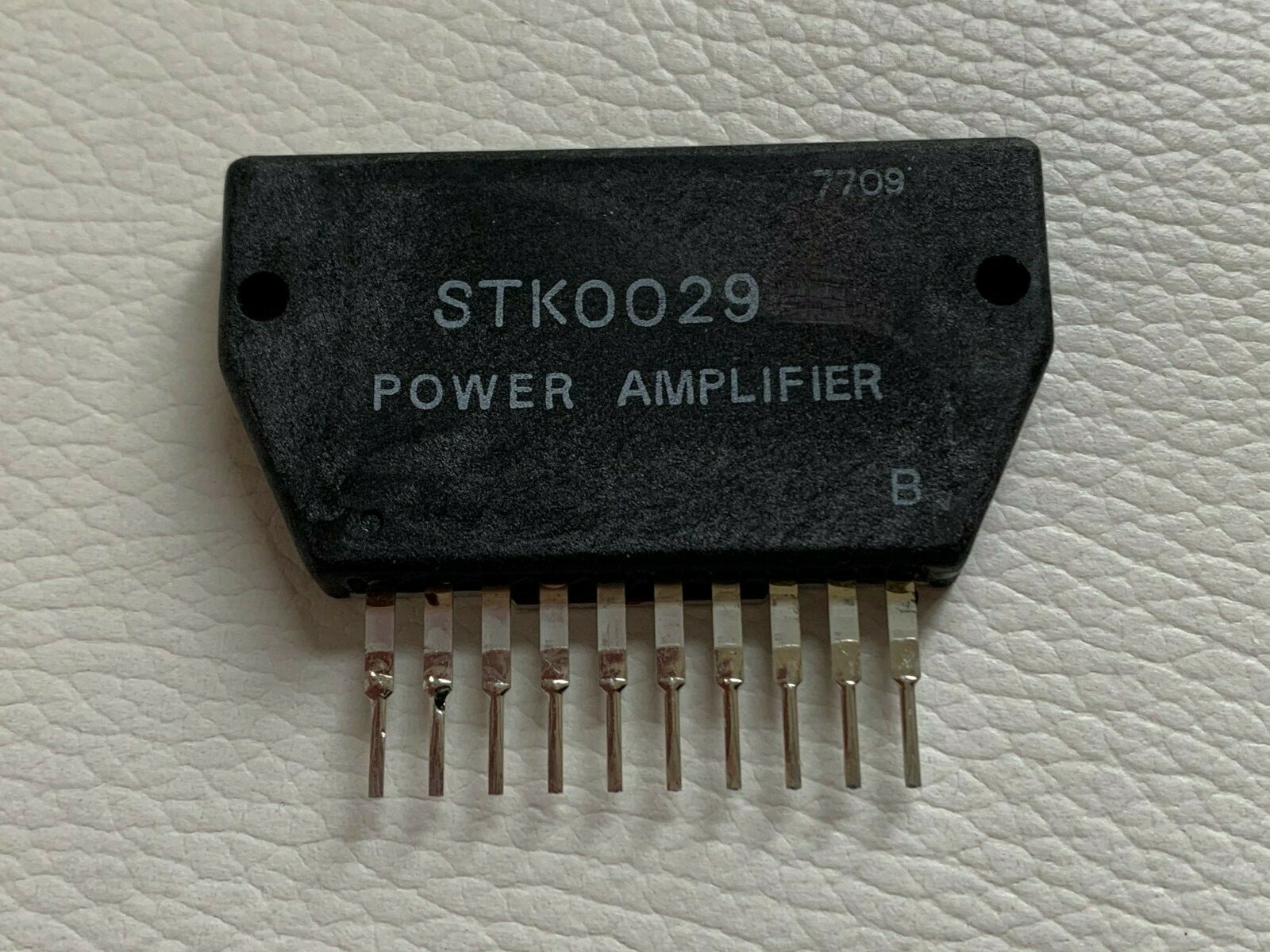 2 Pieces STK0029 IC + Heat Sink Compound New SANYO  FREE Shipping within the US