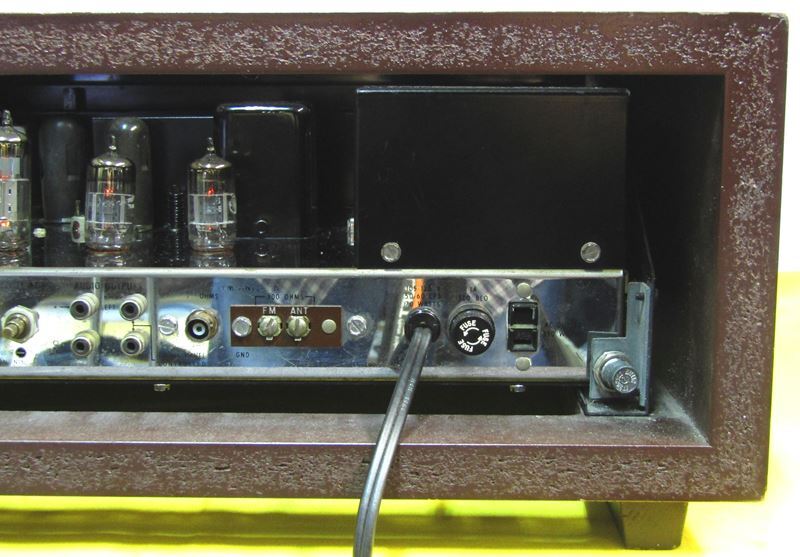 McIntosh MR71 Stereophonic FM Tuner Working Fullymaintained w/outer wooden frame