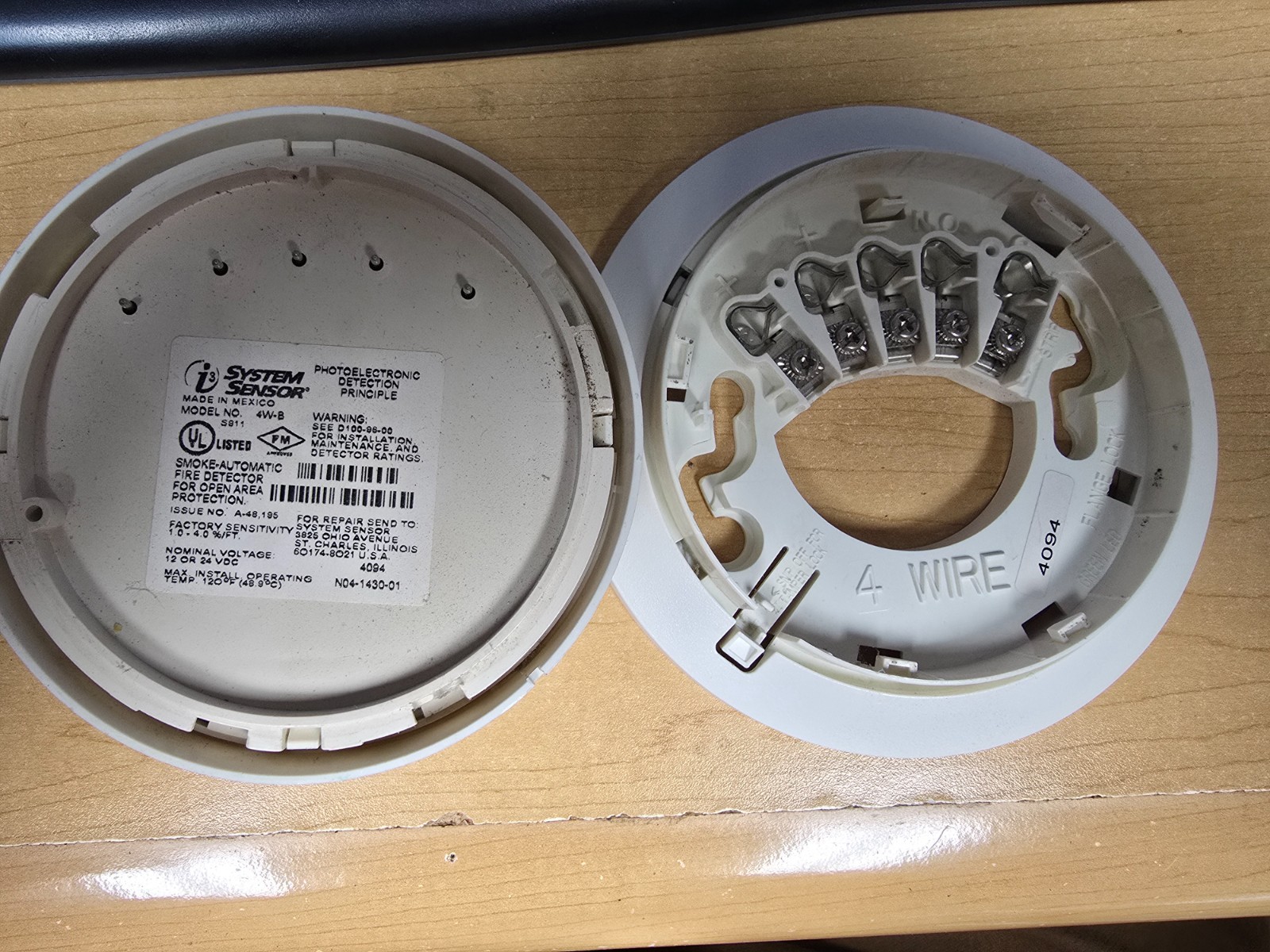 System Sensor 4W-B 4-Wire Photoelectric Smoke Detector with Mounting Base