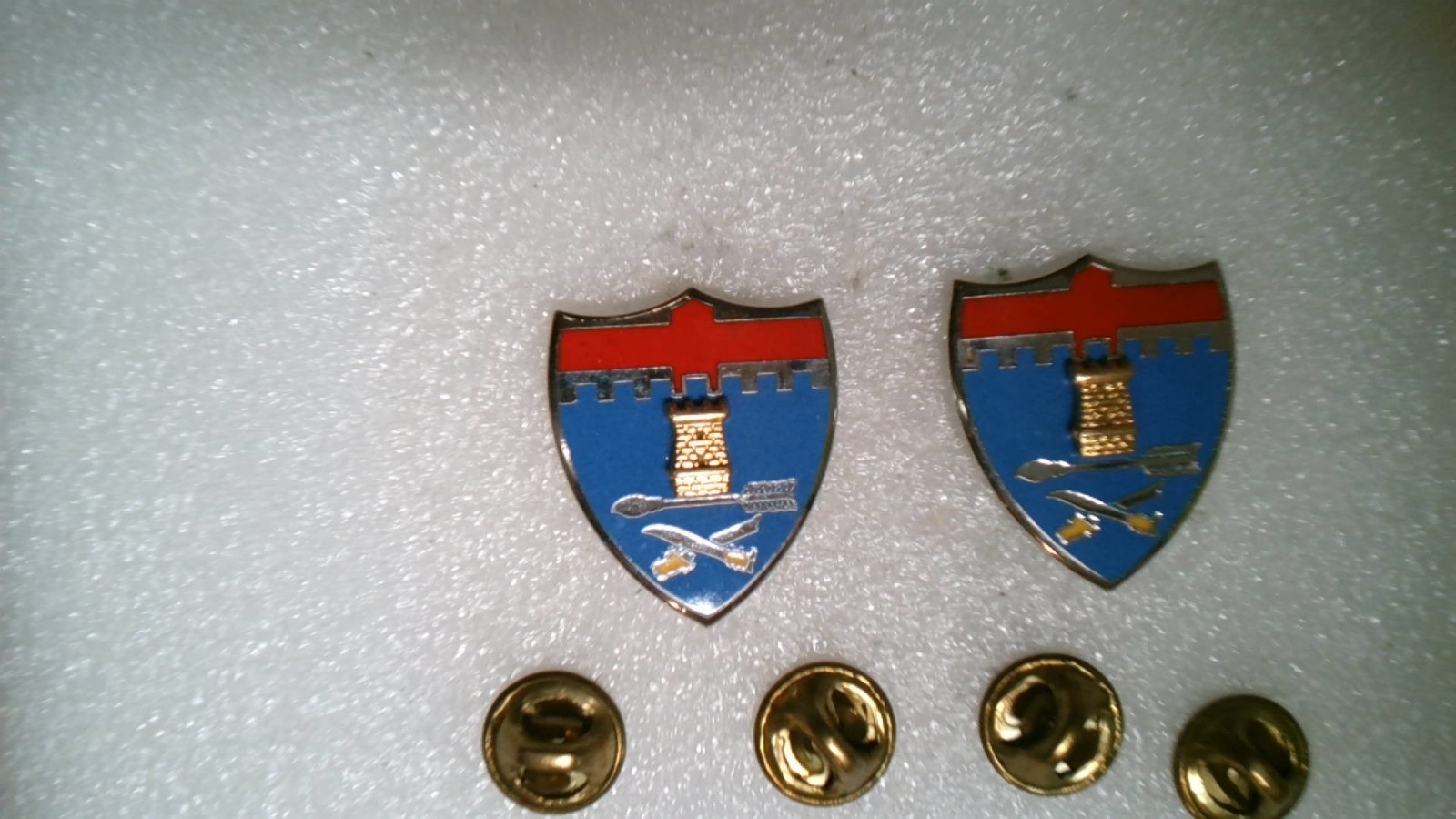 MILITARY INSIGNIA CREST SET OF 2 US ARMY 11TH INFANTRY REGIMENT