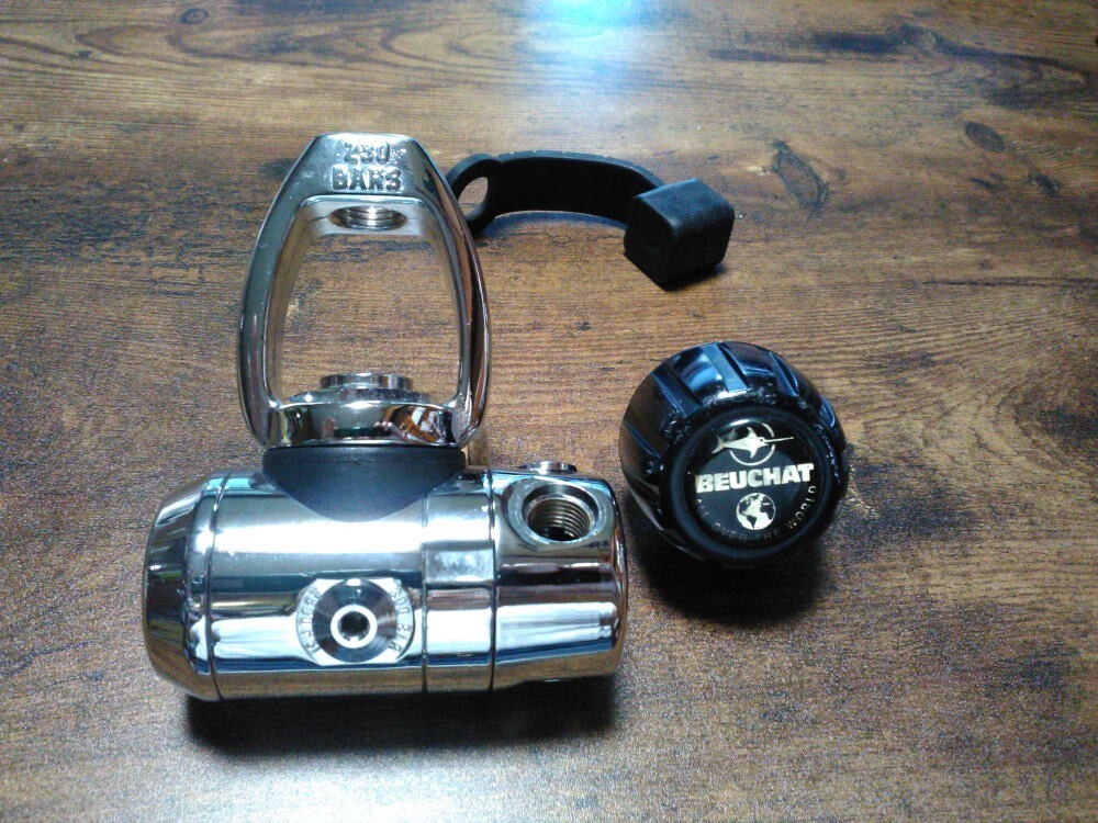 BEUCHAT VS-10 ADJUSTABLE / 941372 SCUBA DIVING REGULATOR.