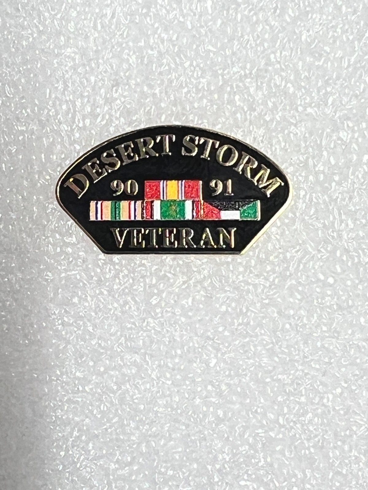 US ARMY  DESERT STORM  VETERAN HAT PIN MEASURES 1 AND 1/4 INCHES (P14239)