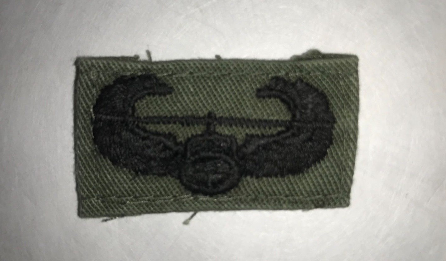 US ARMY AIR ASSAULT BADGE VINTAGE PATCH OLIVE GREEN CAMO BDU SHIRT