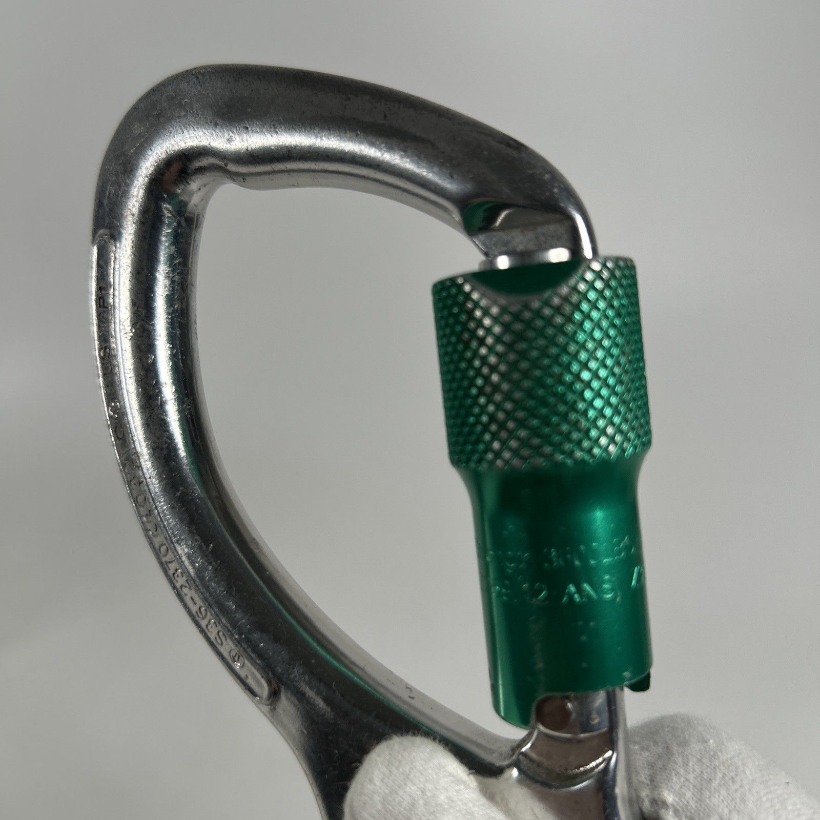 Captive Eye Locksafe Carabiner, Twistlock, Aluminum Gate Strength 3600lbs