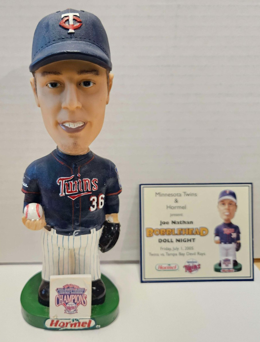 Joe Nathan Bobblehead Minnesota Twins w/Authentication Card