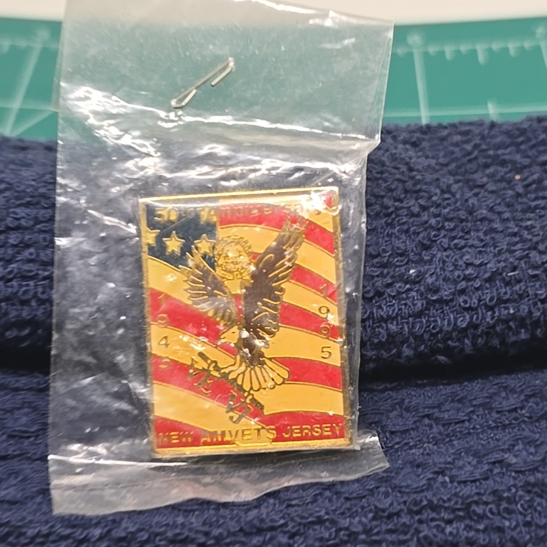 New Jersey 50th ANNIVERSARY 1945-1995 VETERAN AMVET  PIN.  Eagle & American Flag
