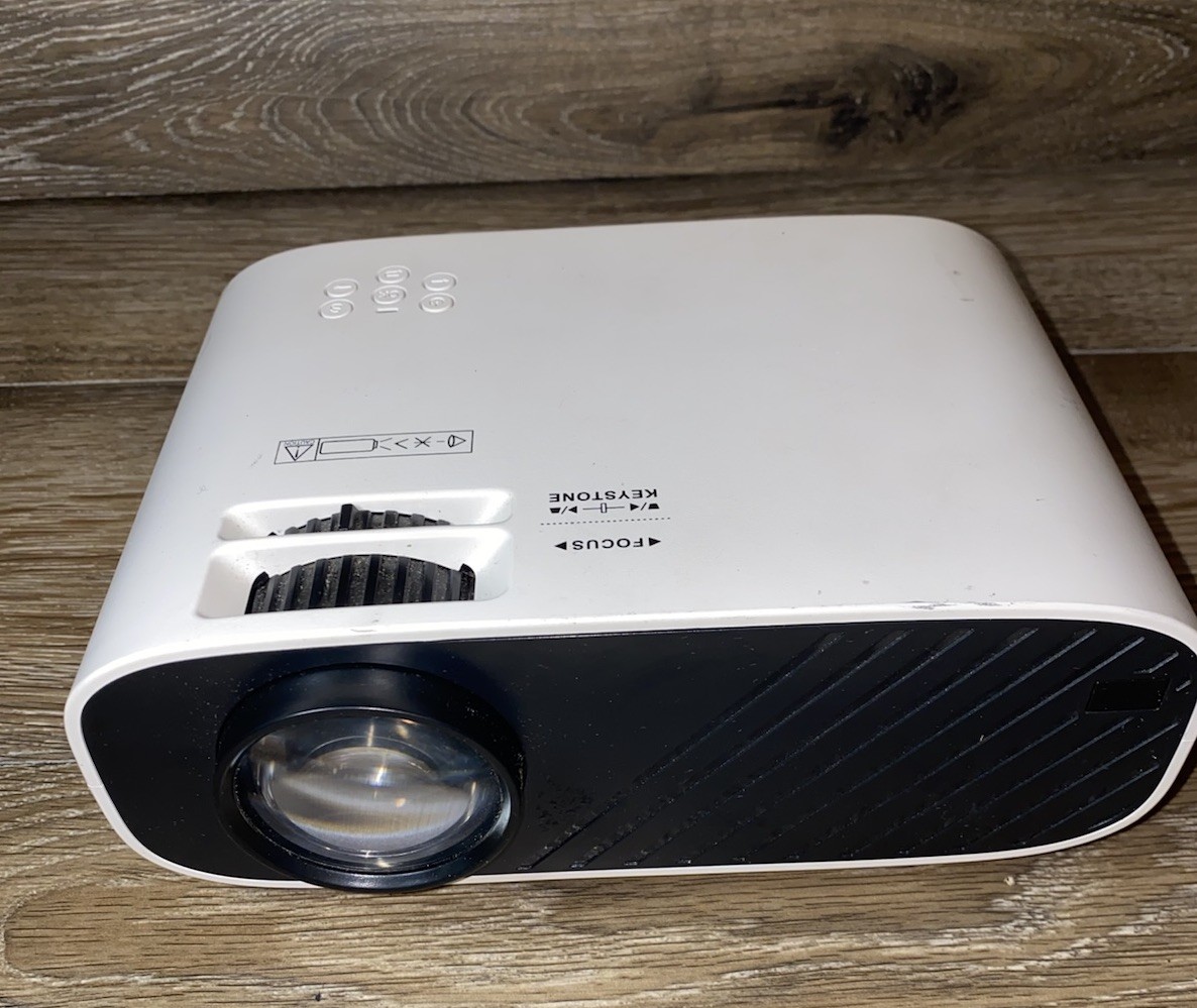 Portable USB HDMI Mini LED Projector with Power Cord Rohs Model - Sync Display