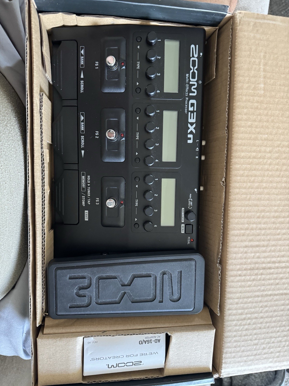 Zoom G3 Multi Effects Pedal and Looper
