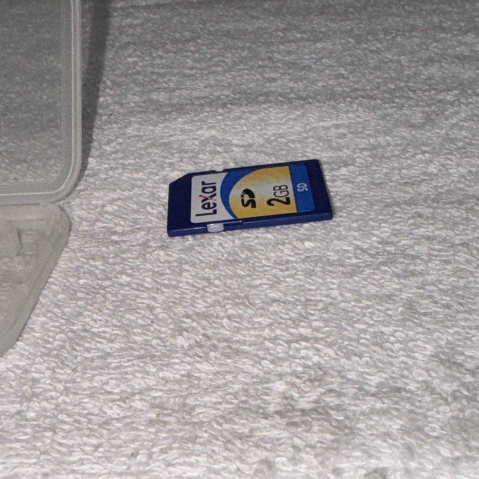 Lexar SD Secure Digital 2 GB Memory Card Used In Plastic Case UNTESTED